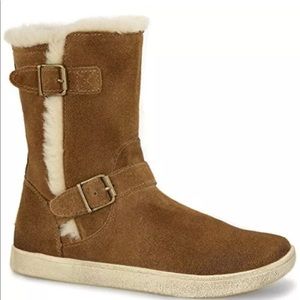 ~SOLD~ Ugg Australia K Barley Boots EUC ❤️